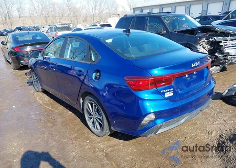 2024 Kia Forte Lxs z USA, uszkodzony, nr VIN 3KPF24AD5RE795628
